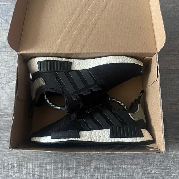 ADIDAS NMD - Picture 3 of 4